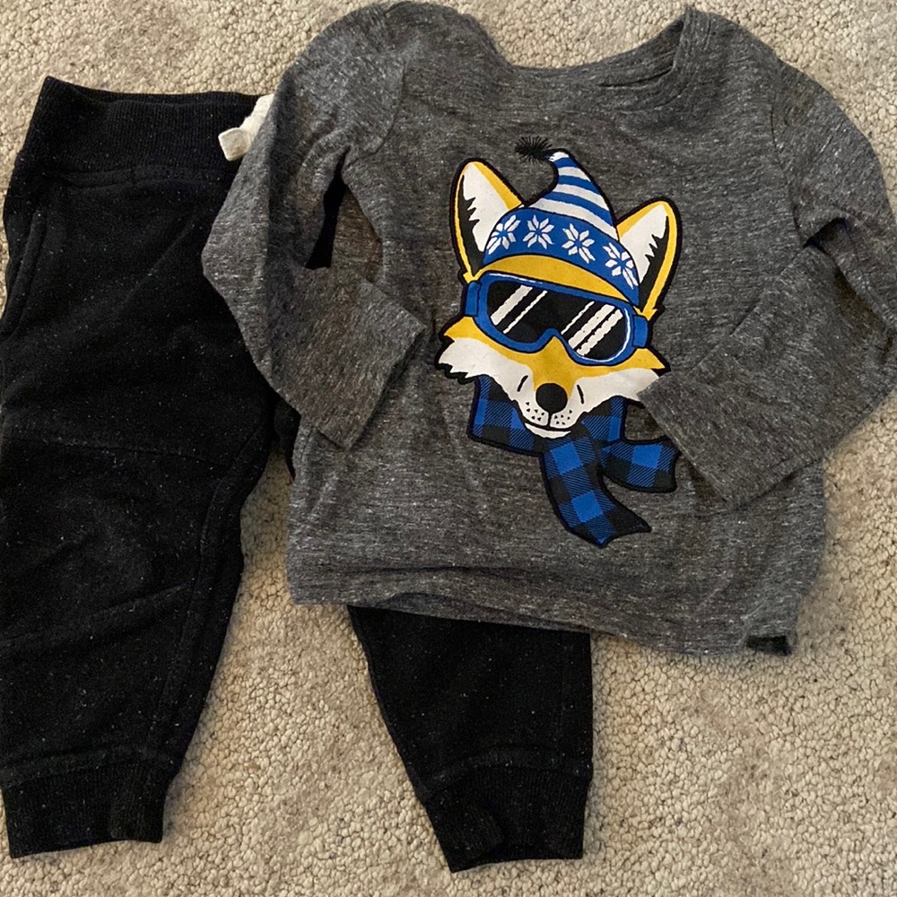 Toddler boy matching set- fox print long sleeve tee with cozy joggers. Size 2T